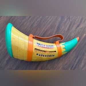 Hoot N' Holler Animal Caller - Green and Orange